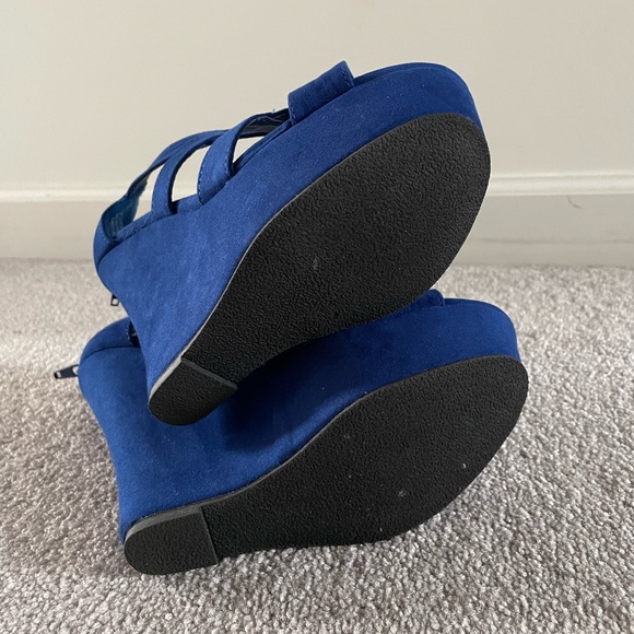 NEW BLUE WEDGES - Picture 2 of 4